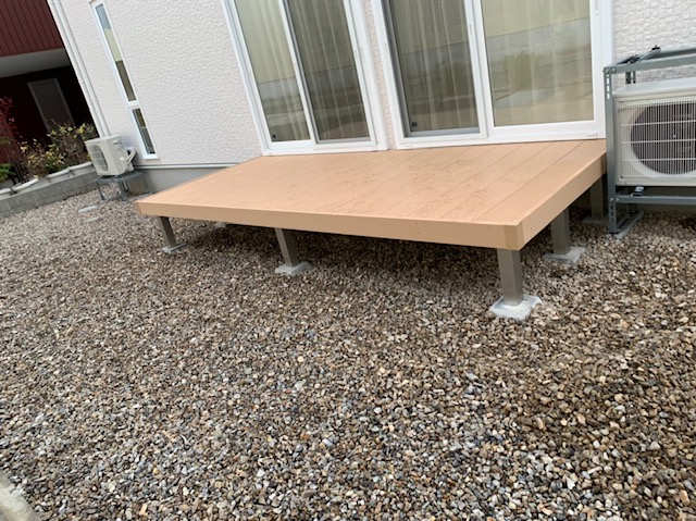 ウッドデッキ